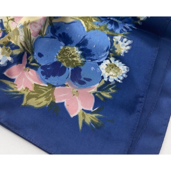 Vintage Floral Floral Scarf with Gold Background - Picture 10 of 10